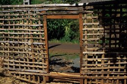 Archipel-des-Comores;-Architecture-traditionnelle;-Bambou;-Case;-Construction;-France;-Habitat;-Kaleidos;-Kaleidos-images;-La-parole-à-limage;-Laurent-Abad;-Mayotte;-Océan-Indien;-Ossature;-Stories-Pictures